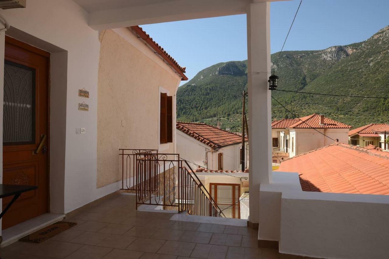 Karinia Home Leonídion Exterior foto