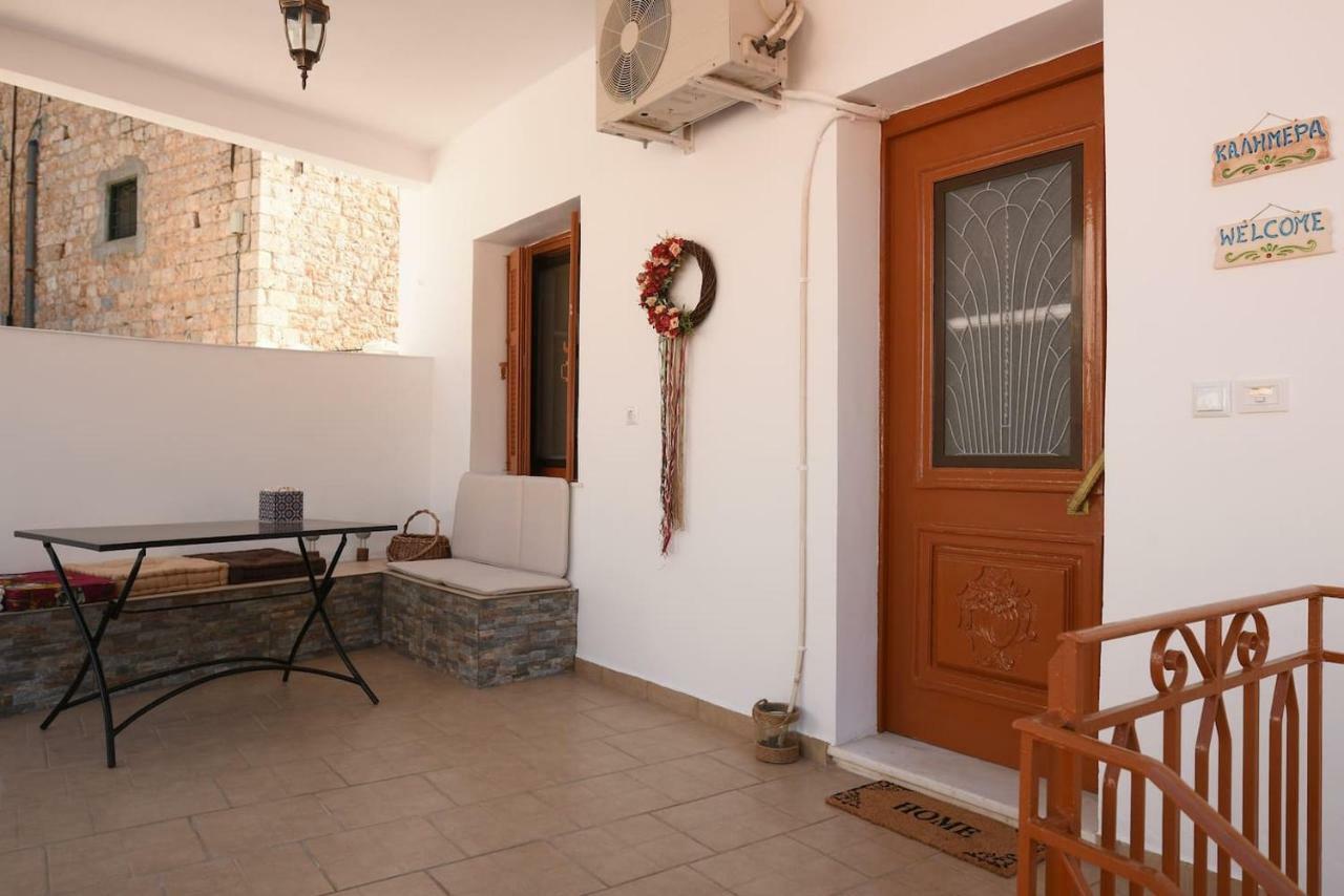 Karinia Home Leonídion Exterior foto